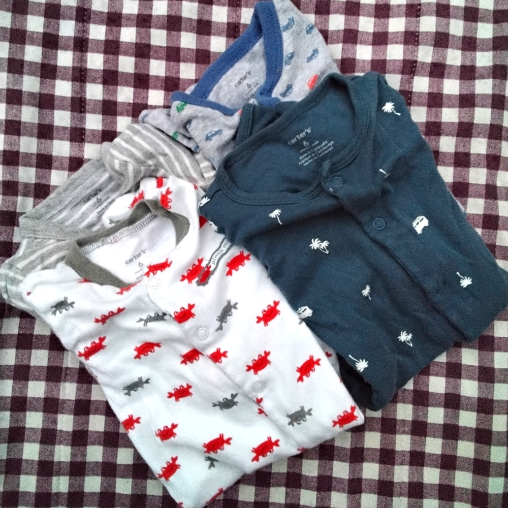 🙂 3/15 Carter's pajamas size 6 months 4 pajamas